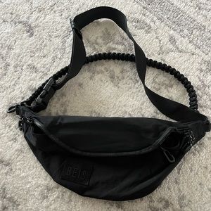 BEIS Sport Pack in Black. Like new, barely even used